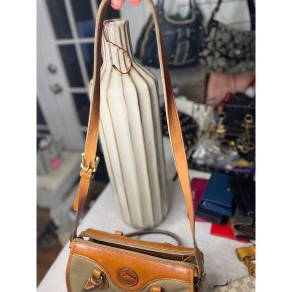 Vintage Dooney & Bourke Tan All-Weather Leather Crossbody Bag - Picture 5 of 6